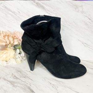 Nine West faux suede slouch bootie with bow and zip closure black size 9